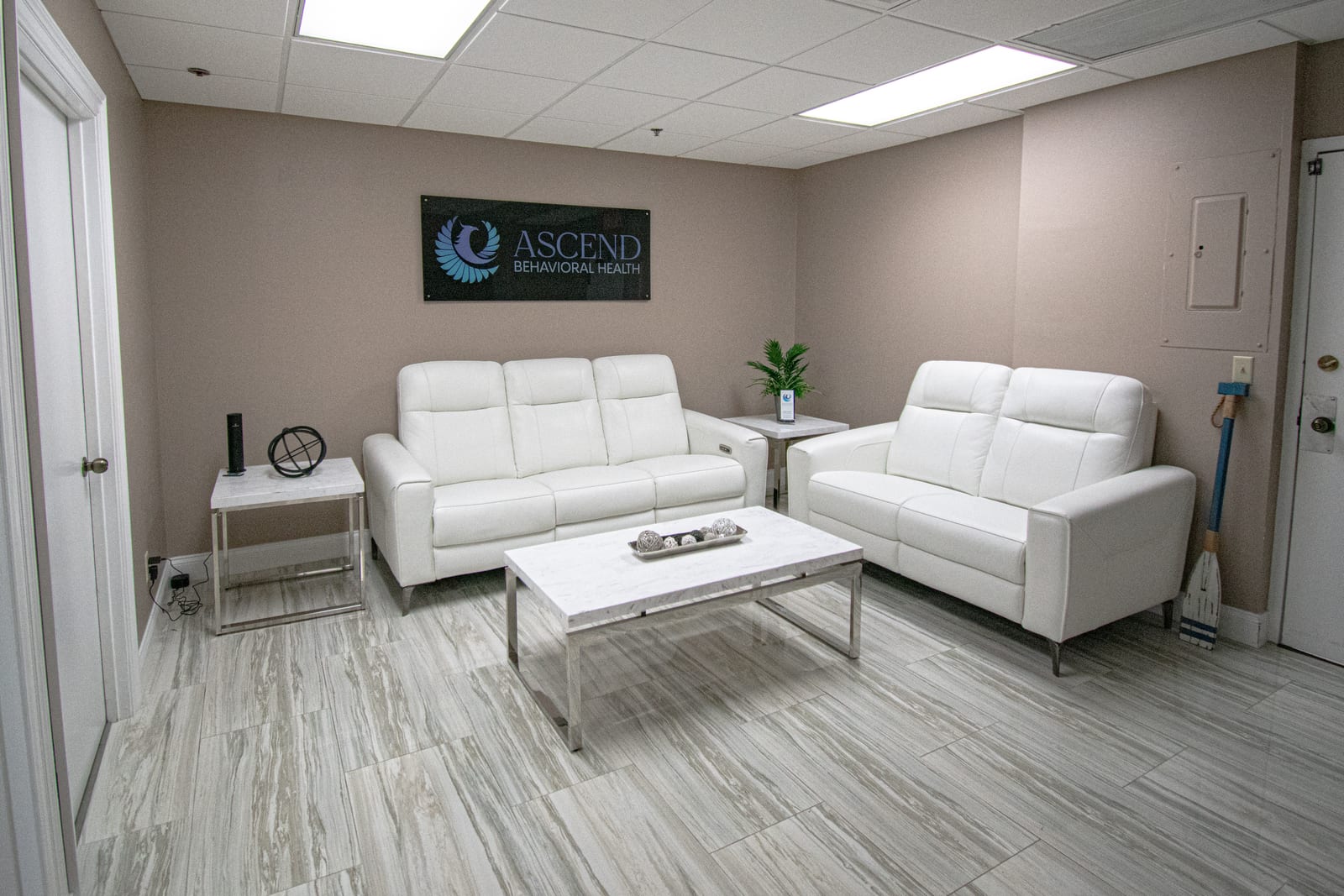 Client lounge at Ascend Recovery Center used for supportive peer connection and recovery conversations